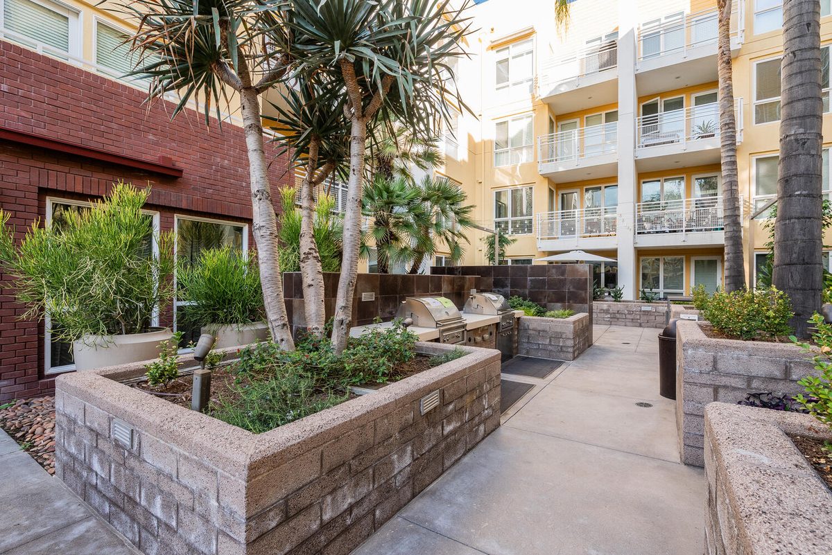 The Ascent Warner Center outdoor BBQ courtyard — Woodland Hills