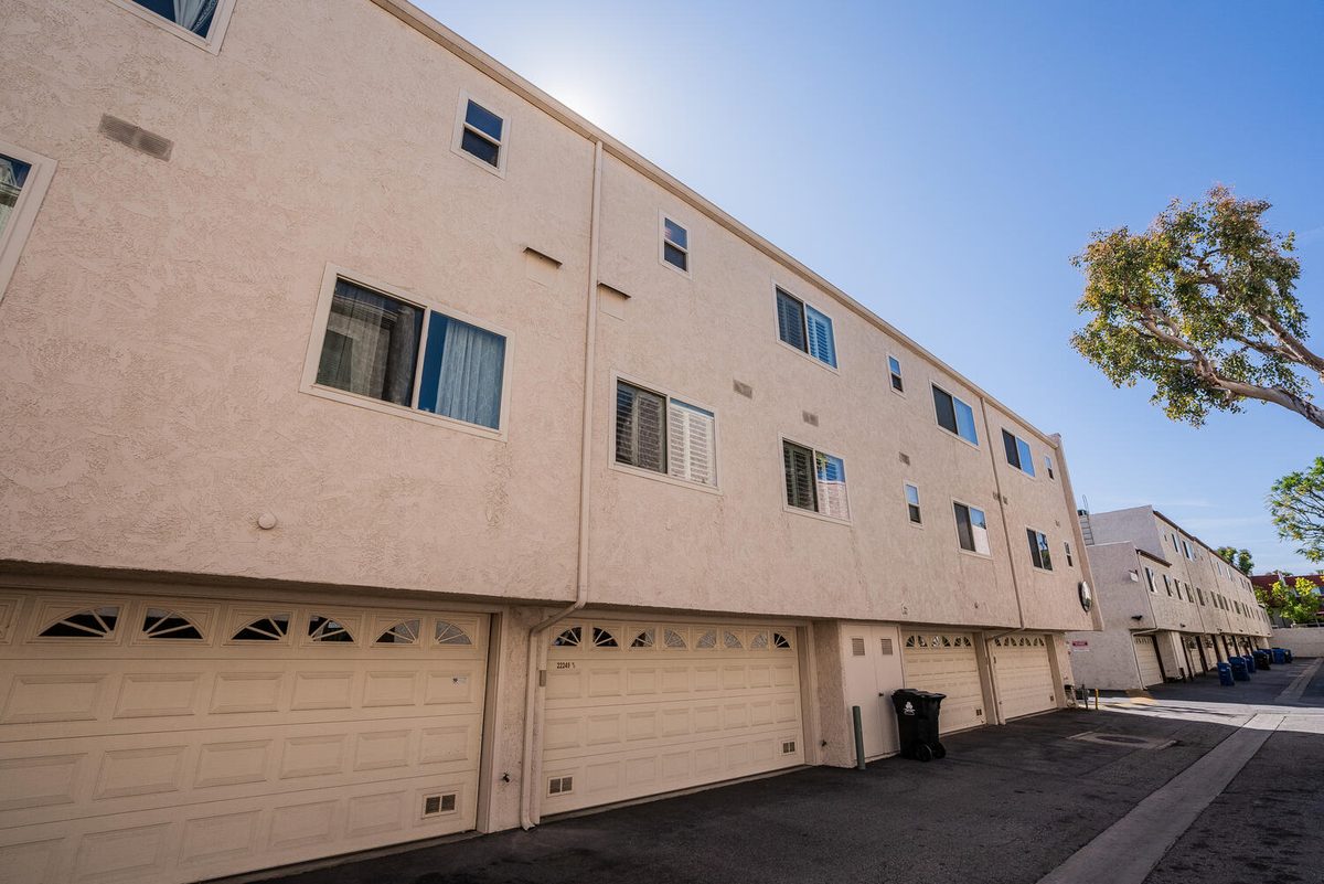 Villas on Erwin Street private patio — Woodland Hills townhomes