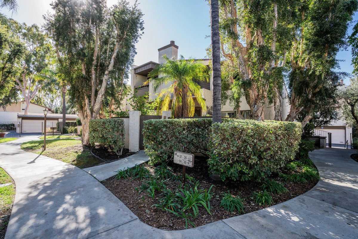 Warner Club Villas aerial view pool and spa — Owensmouth Ave Woodland Hills