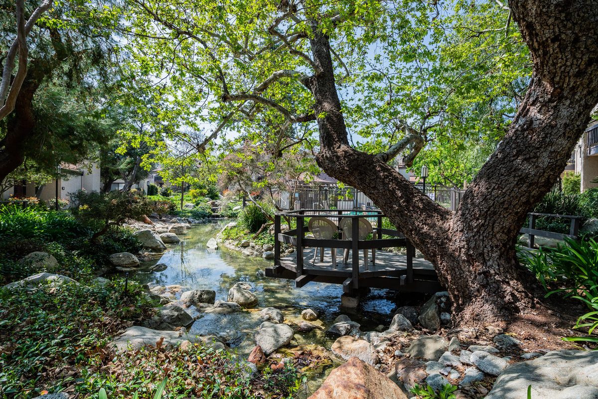 Warner Woods community pool and sundeck — Marylee St Woodland Hills